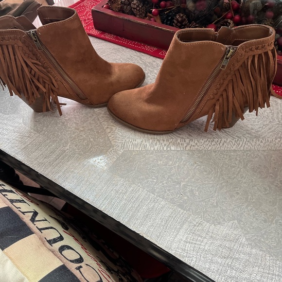 Fringed suede boots - Picture 1 of 7